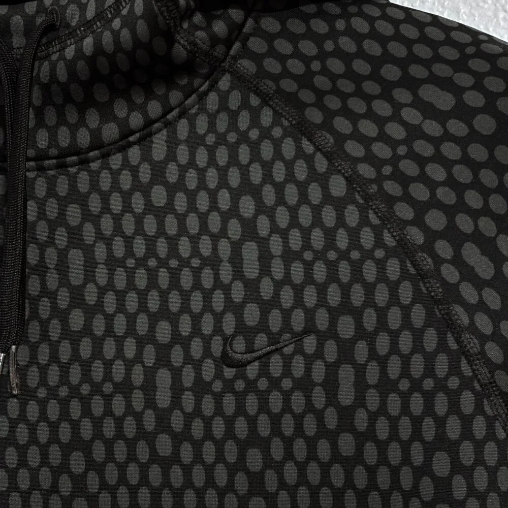 Nike‎ Therma-Fit Black Dot Pattern Hoodie Medium Thumbholes Pullover Sweatshirt